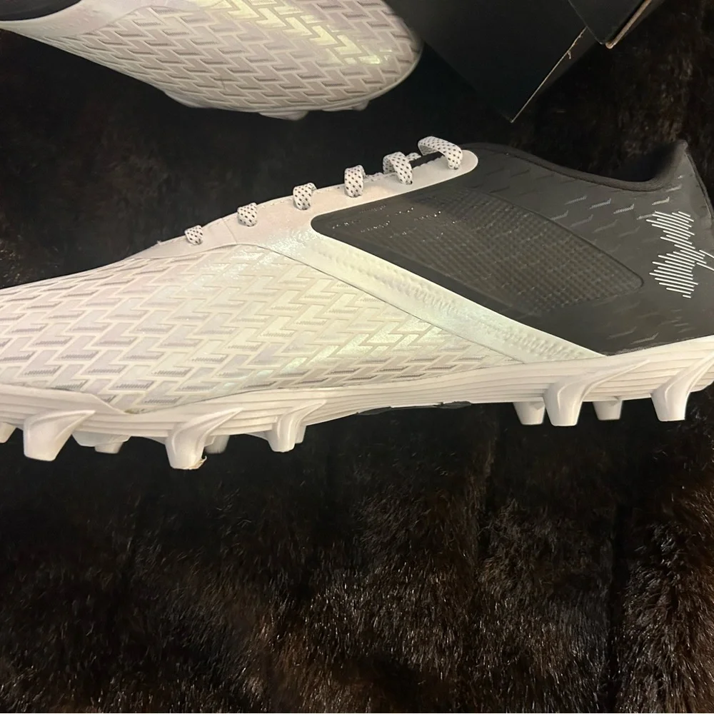 Under Armour Blur Select Low MC Football Cleats Men’s Size 15 White Black